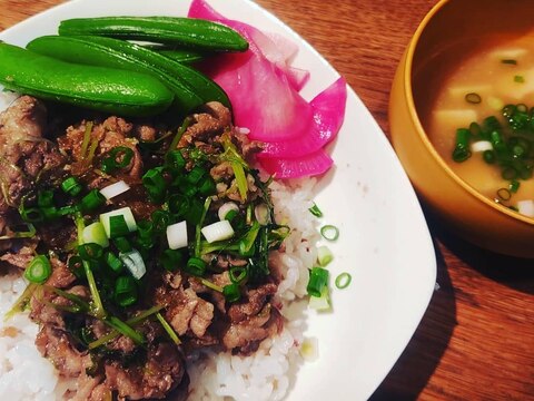 簡単なのに超美味しい♪ローストビーフ残りタレで豚丼